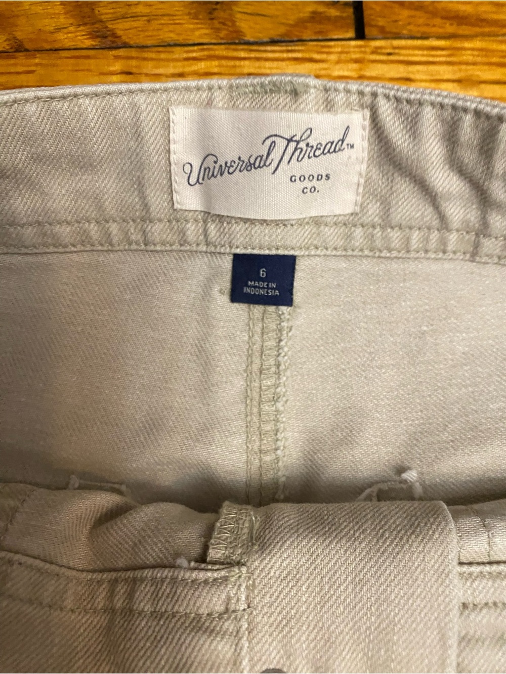 New! Universal Straight-Leg Chinos in Light Khaki Size 6 Women’s - Picture 7 of 8